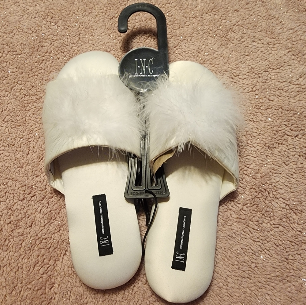 Inc International Concept Slippers NWT WHITE MACYS SIZE 9/10